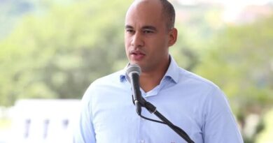 Rango de súper ministro al verdugo del sistema educativo