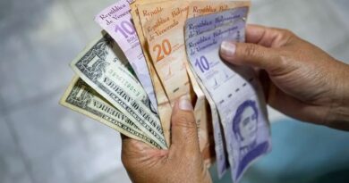 Inflación, devaluación y freno petrolero crean una “mezcla explosiva” en la economía de Venezuela