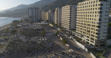 La esperanza y el desánimo caminan entre ruinas en Venezuela tras cinco días de los devastadores terremotos