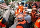 Rescatan a joven atrapado bajo la estructura de un edificio en Tanaguarena