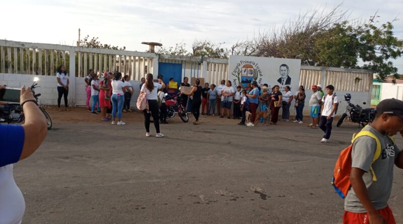Padres cierran escuela en Punta Cardón por mal estado de infraestructura