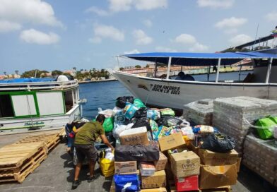Dos embarcaciones con ayuda humanitaria llegan a Tucacas desde Curazao y Bonaire