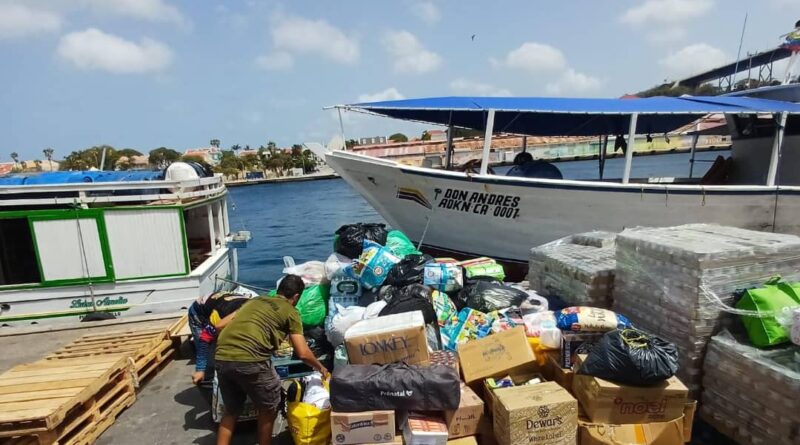 Dos embarcaciones con ayuda humanitaria llegan a Tucacas desde Curazao y Bonaire