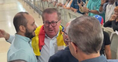 César Pérez Vivas regresó a Venezuela tras más de un año en el exilio