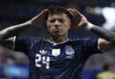 Argentina reaccionó sobre el final para arrebatarle la final a Inglaterra