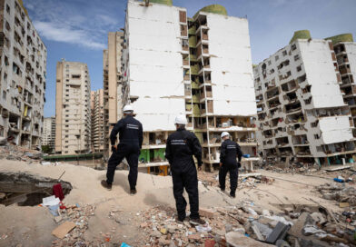 «Aún quedan cuerpos por recuperar»: Familiares de víctimas de los terremotos en La Guaira piden frenar las demoliciones