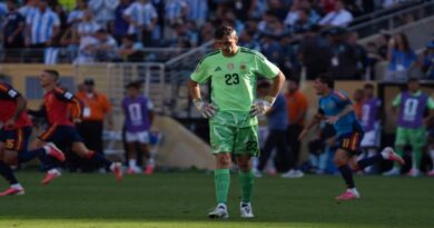 Dibu Martínez pone en duda su continuidad en la selección argentina luego de la derrota con España