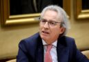 El embajador de Colombia en España renuncia ante «la senda hacia la que avanza» su país