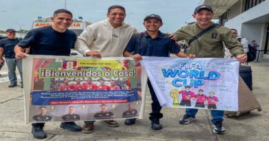 Ábitros venezolanos fueron recibidos por todo lo alto tras su histórica participación mundialista