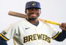 Venezolano Luis Lara es subido a Grandes Ligas por Cerveceros de Milwaukee