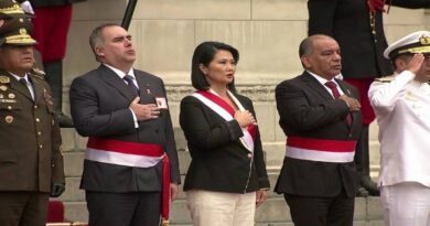 Fujimori es reconocida como jefa suprema de las Fuerzas Armadas y la Policía de Perú