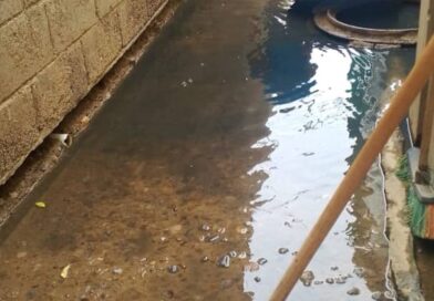 Desbordadas aguas servidas en vereda 6 de la Velita 2