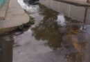 Agua que se necesita para beber corre por las calles de la parroquia San Antonio