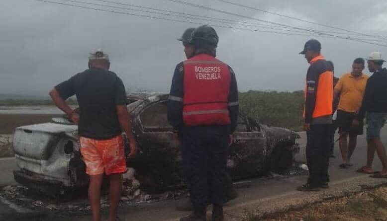 Otro vehículo se incendió en la COF, ahora en Chichiriviche