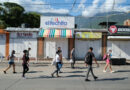 Comerciantes en La Guaira reabren entre la tragedia de los terremotos para salvar sus negocios