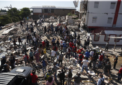 Elevan a 80 las víctimas del terremoto en Colombia