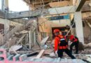 Indonesia eleva a 100 los muertos por el terremoto de 7,7 en la isla de Flores