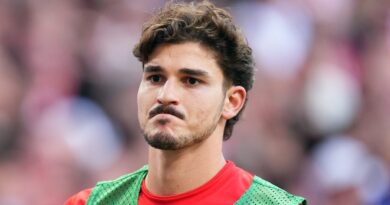 Atlético ratifica que no negociará con el Barcelona por Julián Álvarez que sigue ausente en los entrenamientos