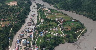 Autoridades de Nepal elevan a 359 los fallecidos por la masiva riada