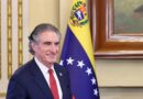 Doug Burgum afirmó que gracias a Donald Trump el petróleo venezolano «ya no sostiene a terroristas»