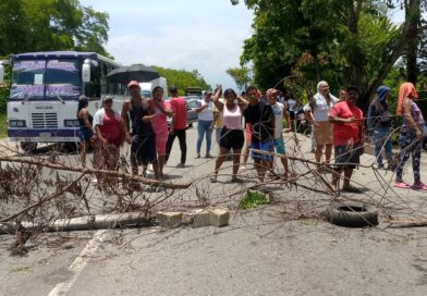 Cierran la Morón-Coro en límite de Falcón y Carabobo por agua y luz