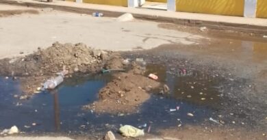 Desborde de aguas servidas en el barrio La Florida de Coro