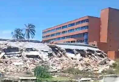 Tucacas | Escombros del edificio La Mar Suite permanecen en el sitio