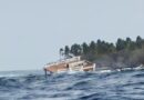 Embarcación permanece encallada en Cayo Sombrero