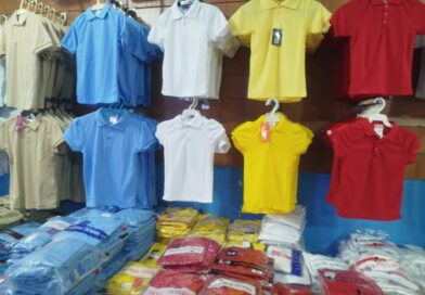 Mínimo 50 dólares debe gastar un representante en uniforme escolar