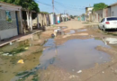 En calle La Isla de Coro vecinos amenazan con cerrar la vía por desborde de aguas servidas