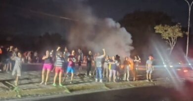 Aragüeños protestan en la Av. Intercomunal Maracay – Turmero por los apagones