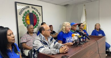 Maestros exigen salarios dignos y escuelas seguras tras los terremotos de cara al reinicio de clases