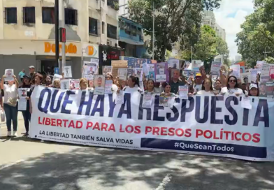 “Trasladar no es liberar”: familiares de presos políticos marcharon hasta el Ministerio Público