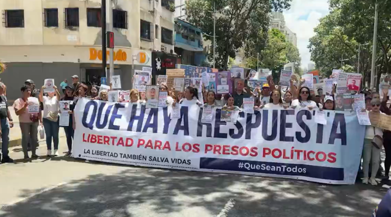 “Trasladar no es liberar”: familiares de presos políticos marcharon hasta el Ministerio Público