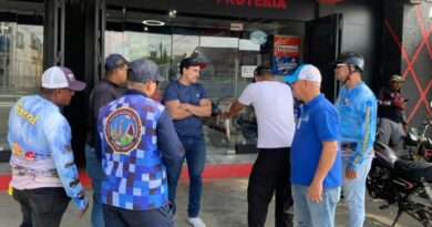 Realizan operativo para ordenar anarquía en las aceras de Tucacas