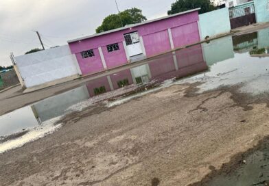Inundadas de aguas servidas calles y viviendas en Independencia Sur de Coro
