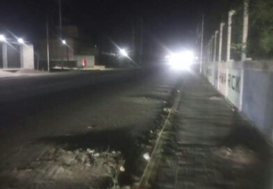 Conductores quieren ver luz en la avenida Chávez de Tucacas Conductores quieren ver luz en la avenida Chávez de Tucacas