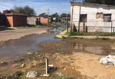 Aguas servidas inundan la avenida Sucre y calle Milagro de Coro