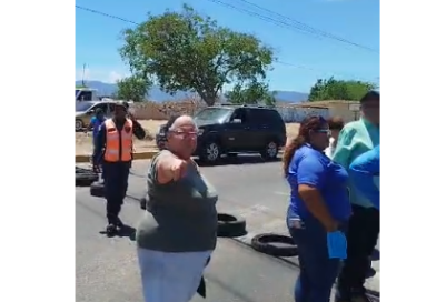 Cierran la Tirso Salaverria en protesta por falta de agua en Coro