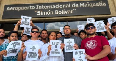 Estudiantes protestaron en Maiquetía en rechazo al impedimento a María Corina Machado para volver a Venezuela