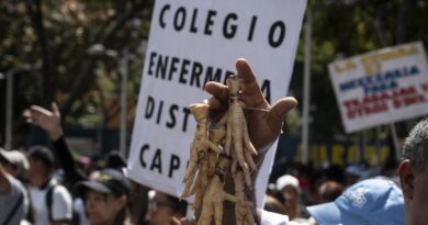 Sector salud denuncia que los aguinaldos se calculan con base en un salario congelado desde 2022
