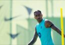 Raphinha sigue entrenándose al margen en el regreso de todos los internacionales a Barcelona