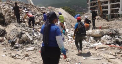 A casi cuatro meses del terremoto, la búsqueda de desaparecidos en Venezuela no se detiene