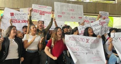 Estudiantes de Unearte protestan por «estado de ruina» de la universidad y piden soluciones