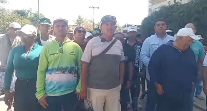Prestadores de servicio protestaron por retraso en reparación del puente Punta Brava