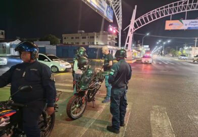 Un local cerrado, dos vehículos y 11 motos retenidas en operarivo policial en Coro