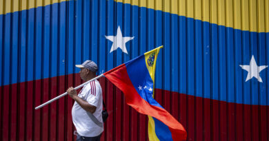 Bloomberg: Venezuela abre su economía a EE.UU., pero la transición política sigue sin fecha
