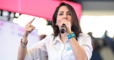La Policía de Ecuador detiene a la excandidata presidencial del correísmo Luisa González