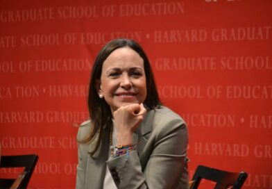 Bloomberg: María Corina Machado lidera intención de voto presidencial en Venezuela con 52%
